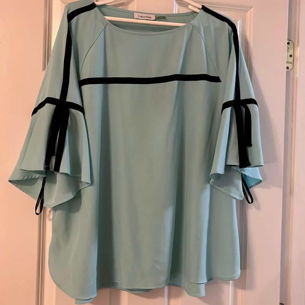 Calvin Klein Mint Green Blouse with Black Trim and Bell Sleeves 1X Plus Size Top